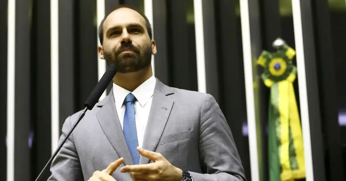 Imagem ilustrativa da notícia: Eduardo Bolsonaro anuncia licença do mandato e decide morar nos EUA