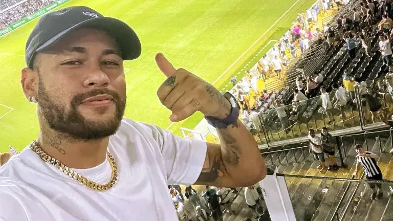 Imagem ilustrativa da notícia: Neymar antecipa anúncio e confirma retorno ao Santos