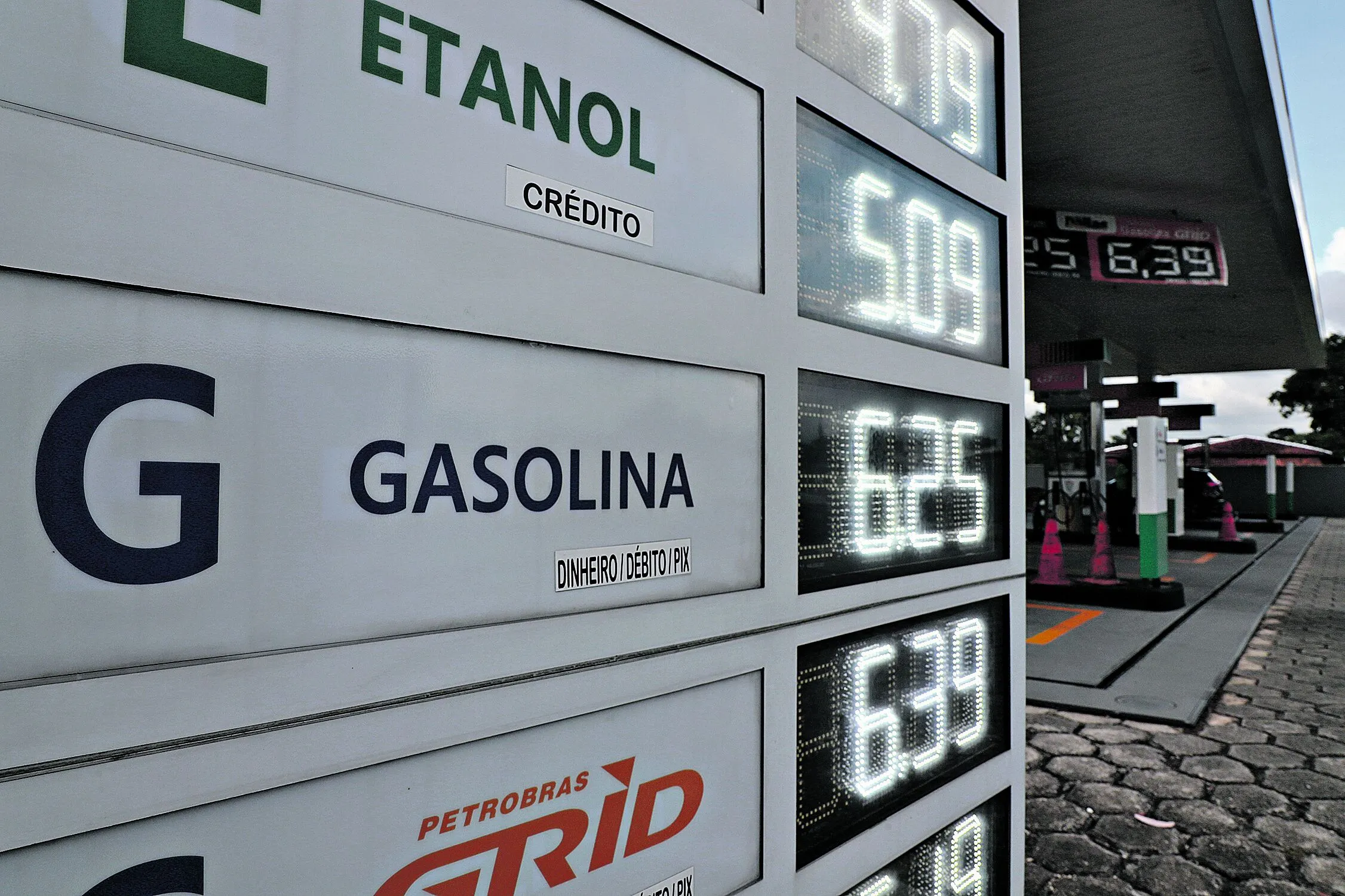 Imagem ilustrativa da notícia: Gasolina e diesel mais baratos: veja preços e onde abastecer