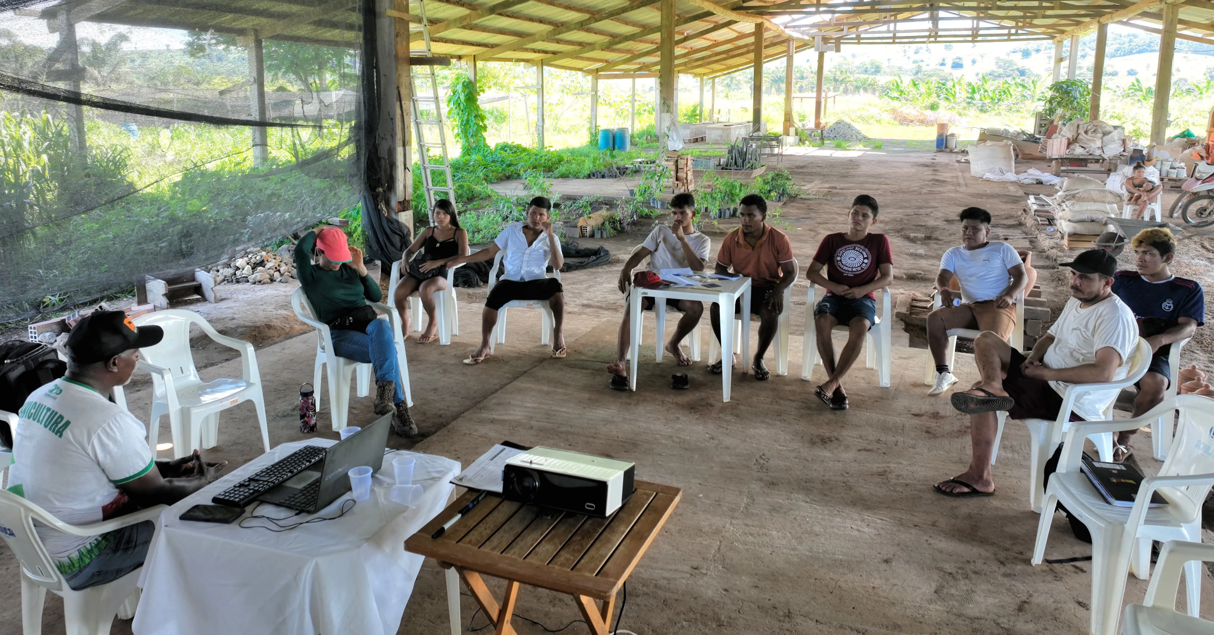 Imagem ilustrativa da notícia: Comunidades recebem capacitação para produzir frango caipira no Pará