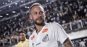 De volta ao Santos, Neymar criticou a "moda" dos gramados sintéticos no futebol brasileiro.