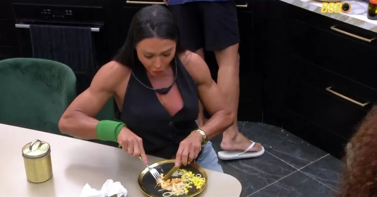 Gracyanne Barbosa comeu frango cru antes da prova do líder no BBB25.