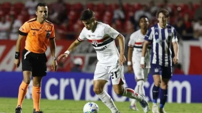 Imagem ilustrativa da notícia: Acusado de xenofobia, jogador do São Paulo não foi encontrado pela PM 