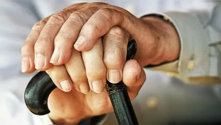 Imagem ilustrativa da notícia: Benefício para idosos: veja como solicitar R$ 1.518 mensais