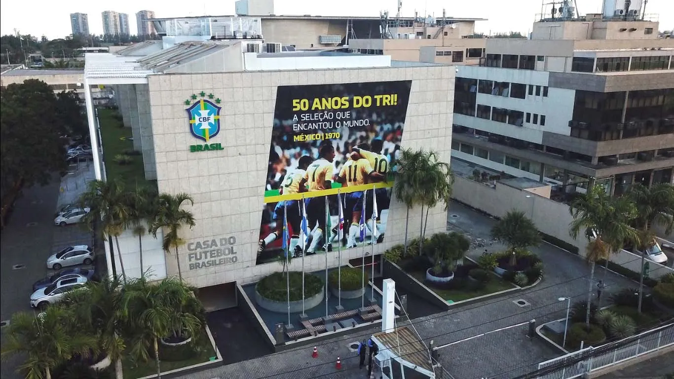Imagem ilustrativa da notícia: CBF se afunda em crise a um ano da Copa do Mundo