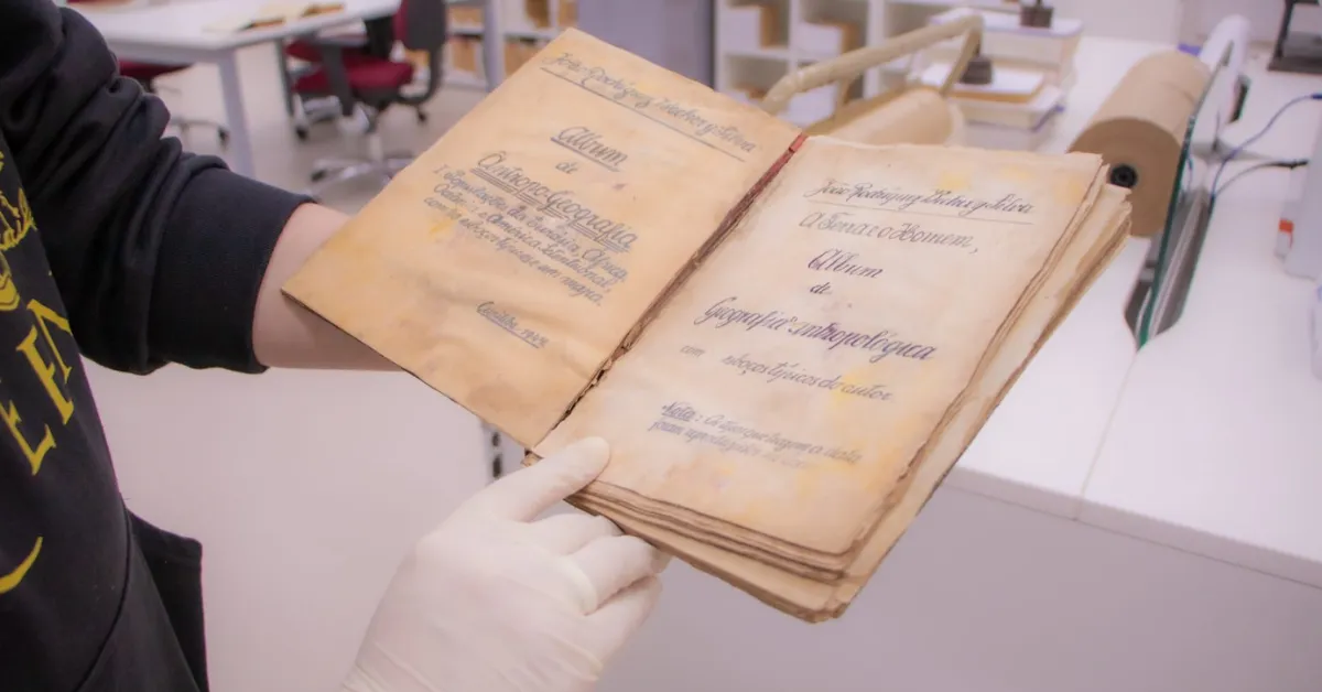 Imagem ilustrativa da notícia: Polícia investiga roubo de livros raros de bibliotecas no Brasil