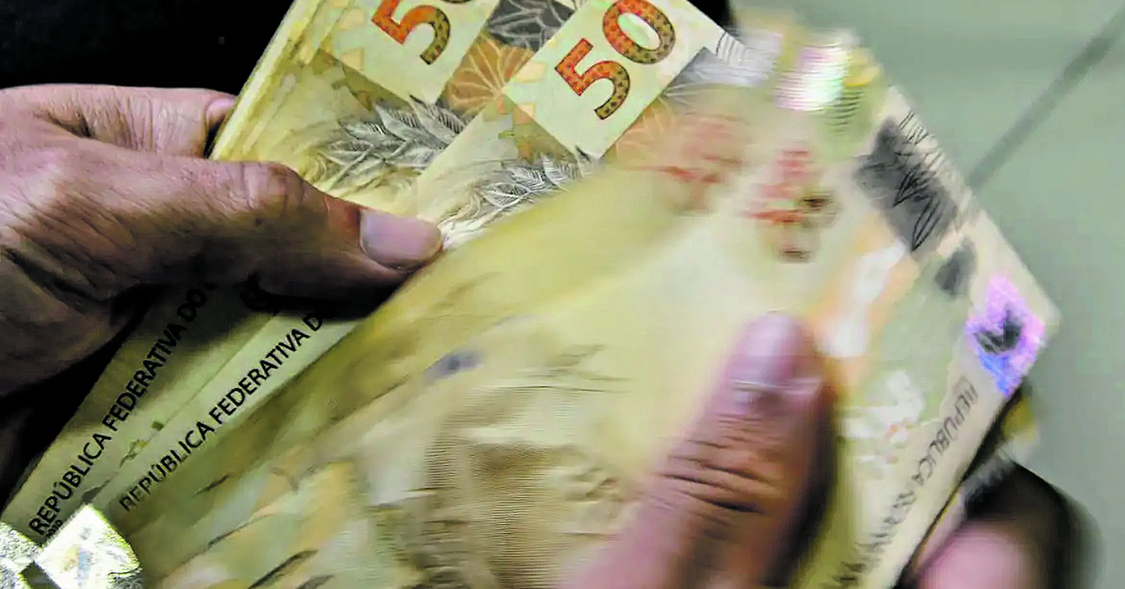 Imagem ilustrativa da notícia: Aposentados do INSS começam a receber 13º. Veja quem tem direito