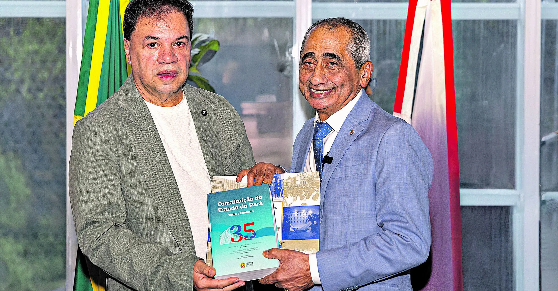 Imagem ilustrativa da notícia: Livro e catálogo enaltecem os 35 anos da Constituição do Pará