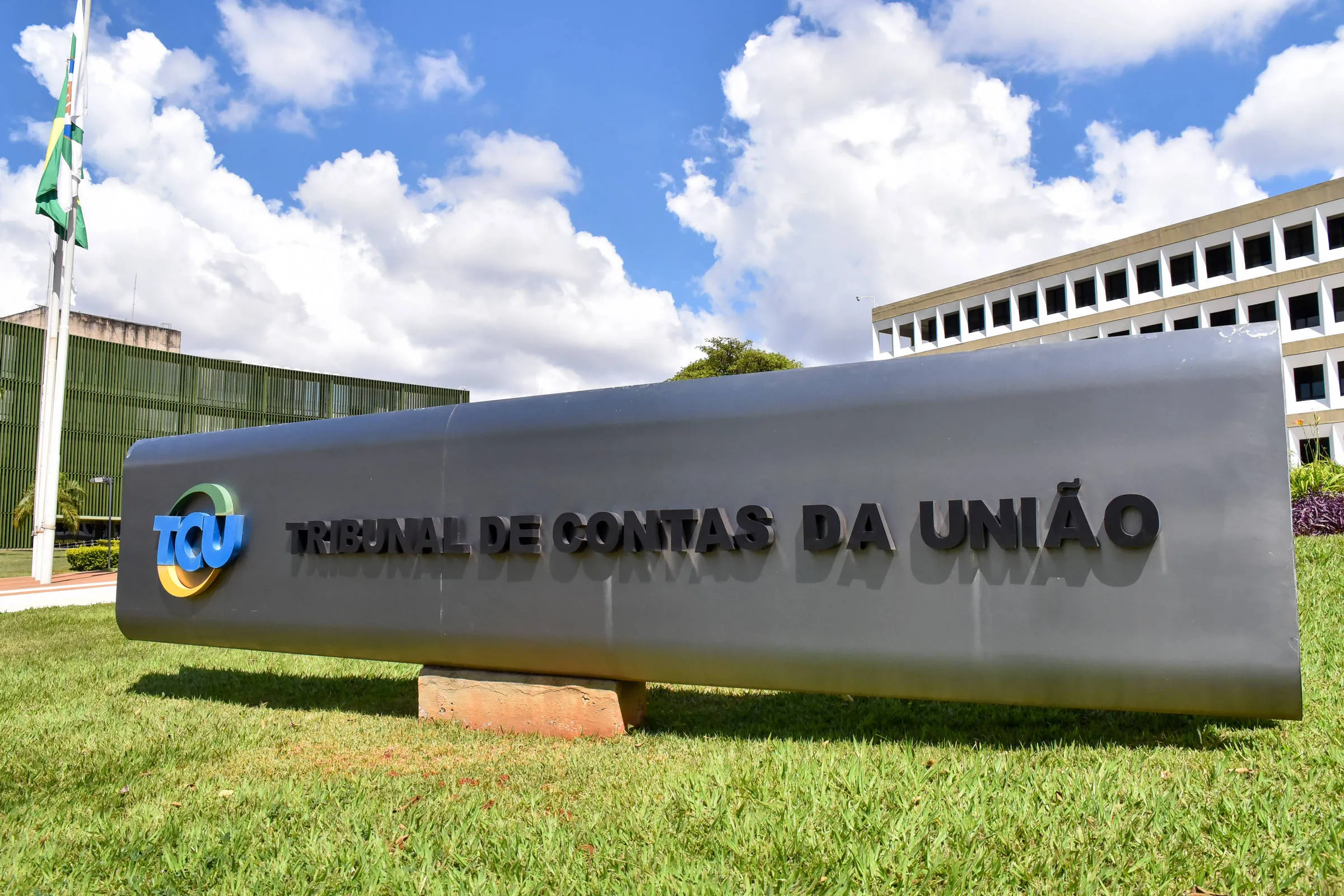 Imagem ilustrativa da notícia: TCU autoriza concurso para técnicos e auditores: salários de até R$ 22 mil