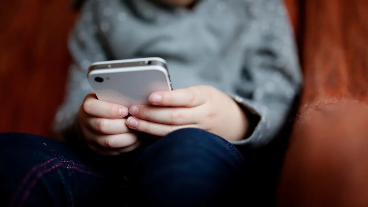 Imagem ilustrativa da notícia: Especialista alerta: infância está pior com smartphones