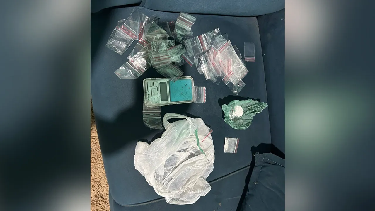 Imagem ilustrativa da notícia:  Polícia apreende drogas e prende homem por homicídio