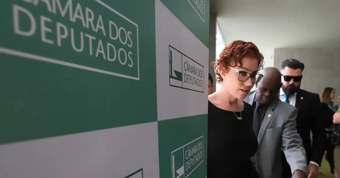 Imagem ilustrativa da notícia: STF julga recurso de Zambelli nesta sexta, 6; deputada fugiu