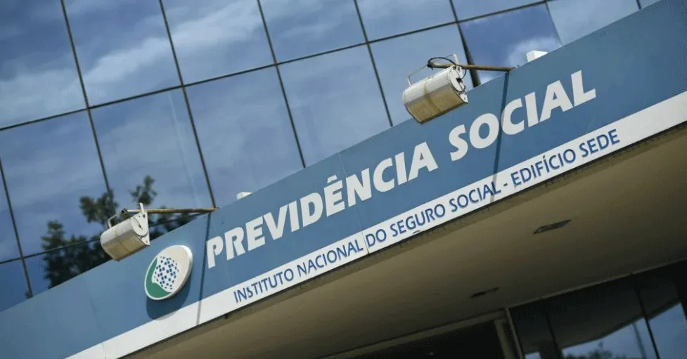 Imagem ilustrativa da notícia: INSS entra no CNU 2025 com 300 vagas e salário inicial de até R$ 7,8 mil