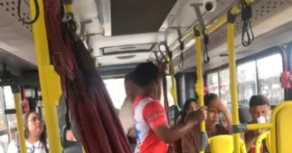 Imagem ilustrativa da notícia: Vídeo: passageiro amarra rede dentro de ônibus "Geladão" e viraliza