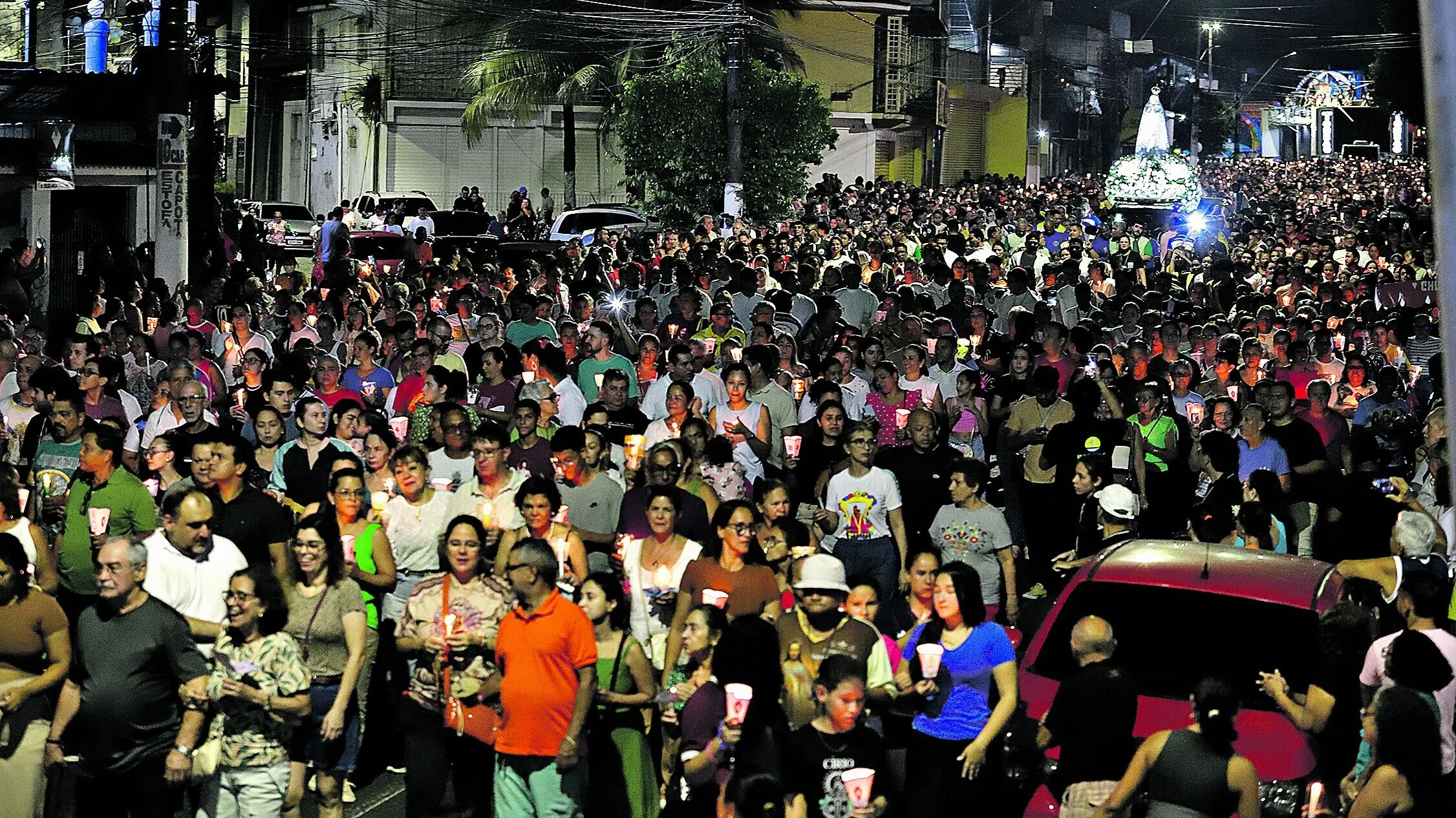 Imagem ilustrativa da notícia: Procissão Luminosa: um rio de luzes homenageia Fátima