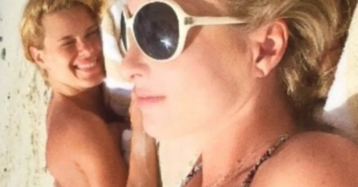 Imagem ilustrativa da notícia: De topless, Carolina Dieckmann e Angélica surpreendem fãs