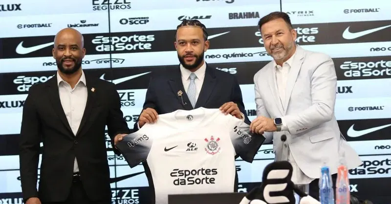 Imagem ilustrativa da notícia: Empresário diz que Flamengo era a primeira opção de Memphis Depay
