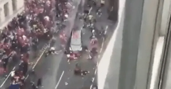 Imagem ilustrativa da notícia: Atropelamento em massa em Liverpool já deixa 79 feridos