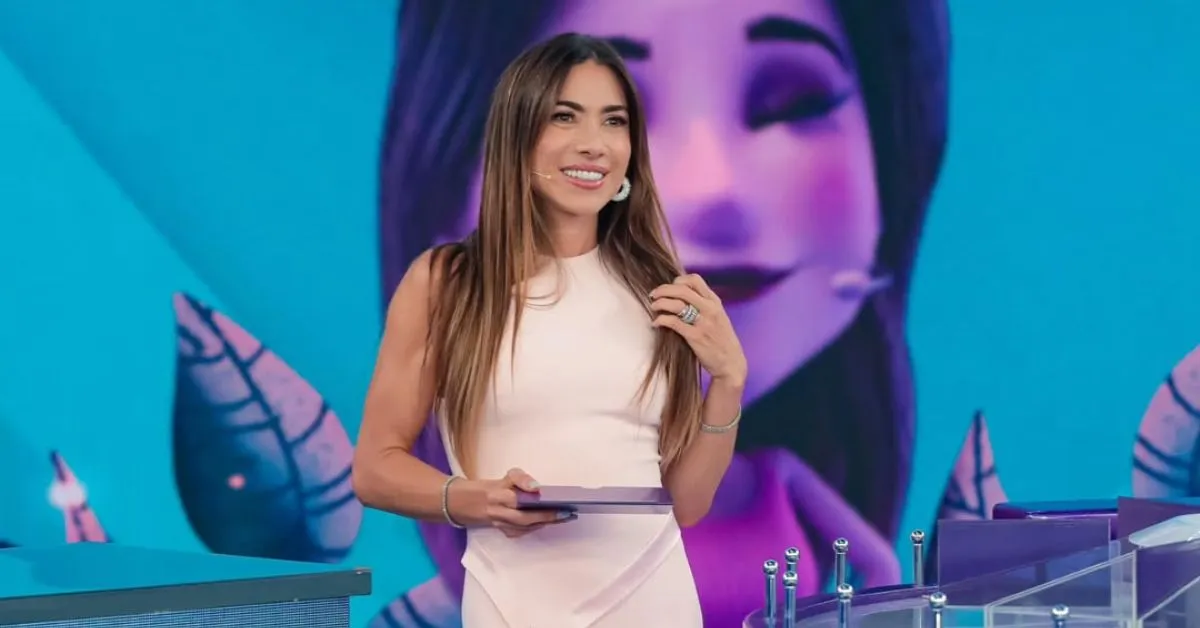 Imagem ilustrativa da notícia: Patrícia Abravanel chama atenção com look sensual no SBT; confira