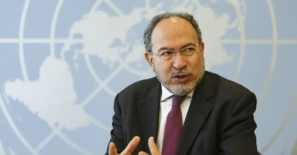 Imagem ilustrativa da notícia: Unesco aponta "desinformação" como principal risco global para 2025