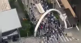Membros de torcidas organizadas do Corinthians invadiram a sede social do clube, no Parque São Jorge,