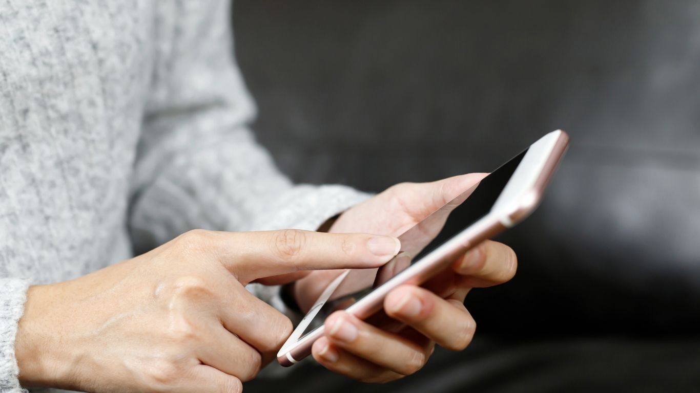 Todos os aparelhos com sistema operacional Android 5.0 (Lollipop), não serão mais capazes de executar ou a atualizar o aplicativo.