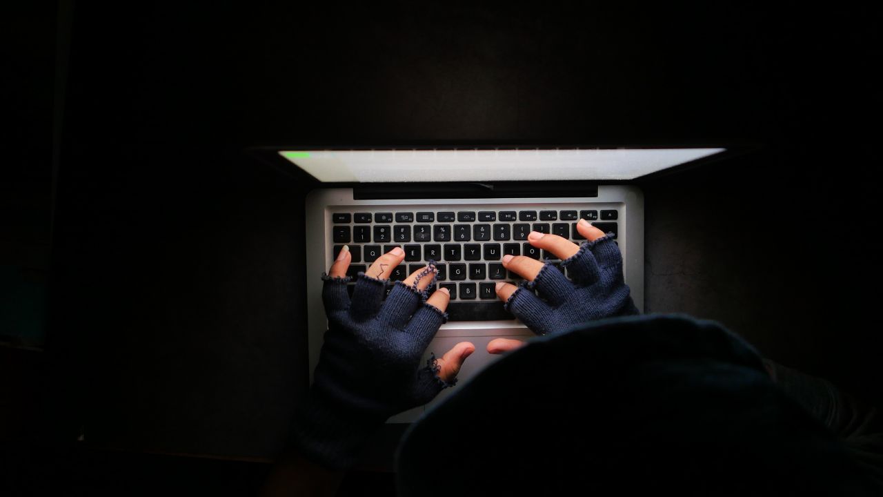 A Febraban orienta que os consumidores fiquem atentos e nunca compartilhem dados pessoais por telefone ou aplicativos, mesmo que a solicitação pareça vir de fontes confiáveis.