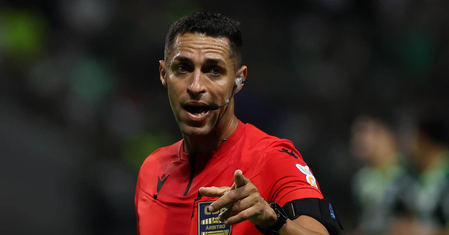 O árbitro pernambucano de 37 anos integra o quadro internacional da FIFA desde o início deste ano.