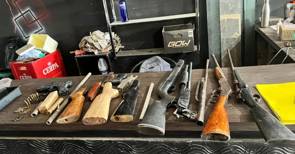 Imagem ilustrativa da notícia: Operação descobre armas clandestina em barbearia do Jurunas
