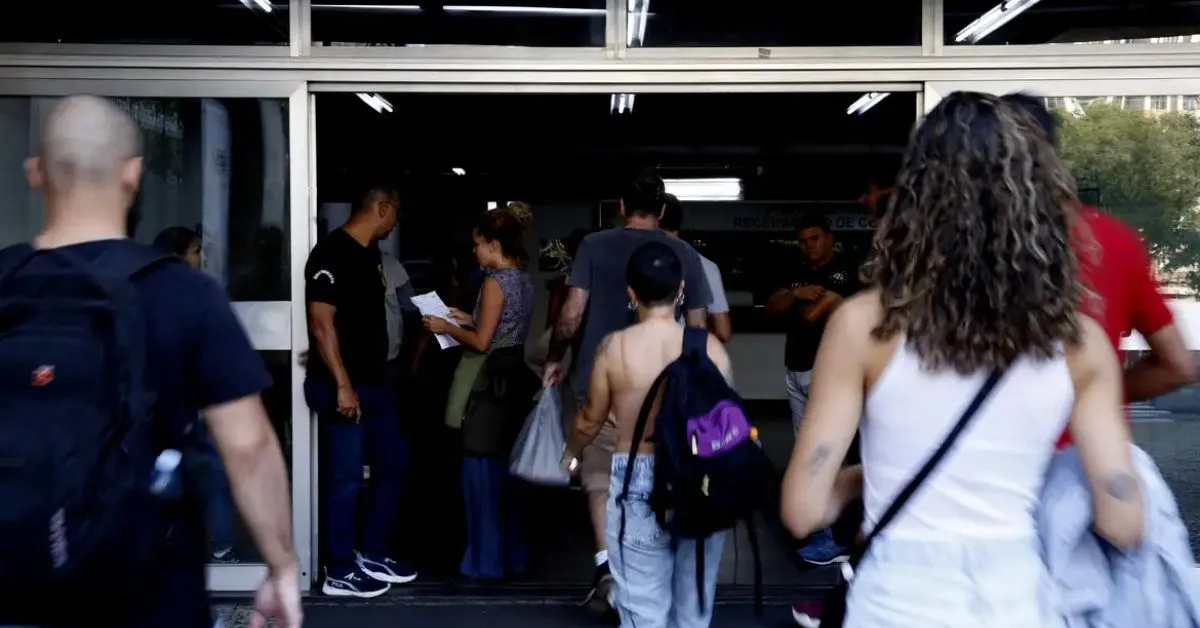 Imagem ilustrativa da notícia: CNU 2025: nova retificação muda vagas e cargos; confira