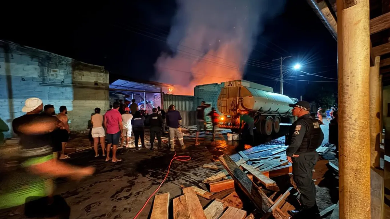 Imagem ilustrativa da notícia: Incêndio em marcenaria assusta moradores no sul do Pará