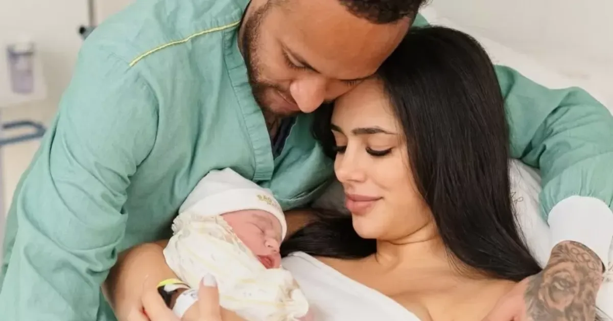 Imagem ilustrativa da notícia: Bruna Biancardi e Neymar postam fotos com a caçula Mel