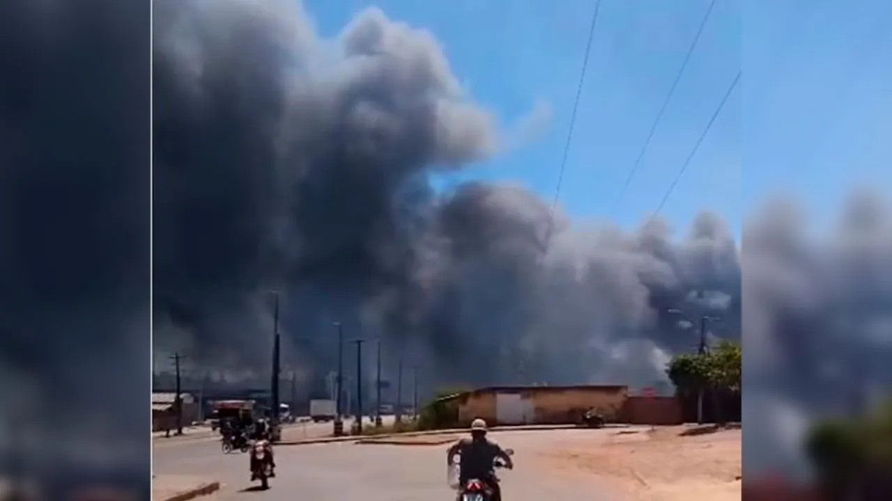 Imagem ilustrativa da notícia: Incêndio de grandes proporções atinge ferro-velho em Marabá