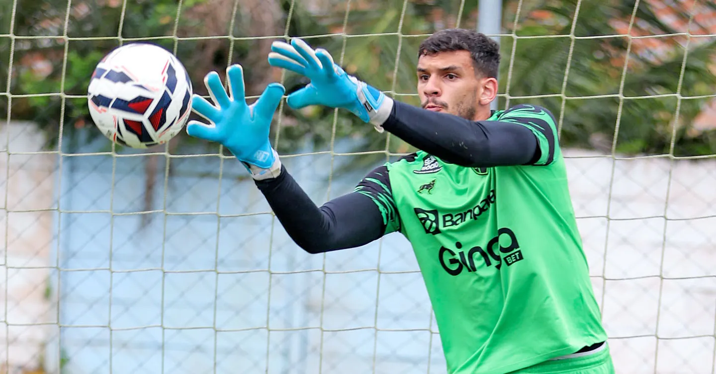 Imagem ilustrativa da notícia: Paysandu: Gabriel Mesquita reencontra Coritiba em jogo decisivo