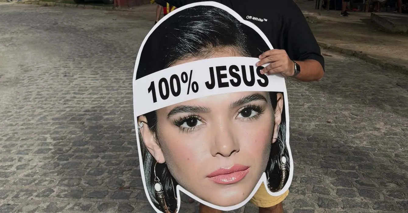 Imagem ilustrativa da notícia: Polícia proíbe máscaras de Marquezine para provocar Neymar