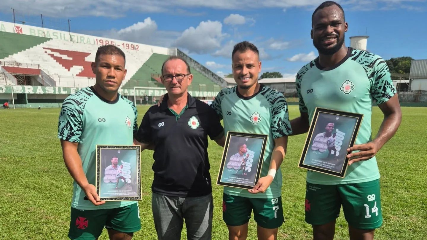 Imagem ilustrativa da notícia: Além da goleada, trio comemora marca histórica na Tuna Luso