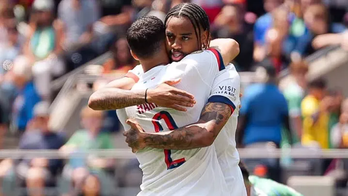 Imagem ilustrativa da notícia: PSG garante classificação e a liderança no grupo da morte