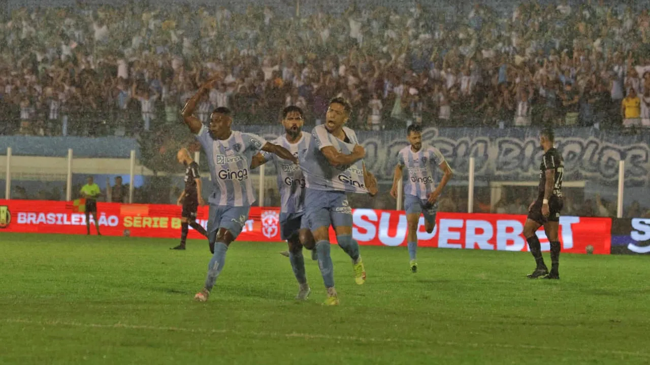 Imagem ilustrativa da notícia: Marlon e Marcelinho protagonizam vitória de virada do Paysandu