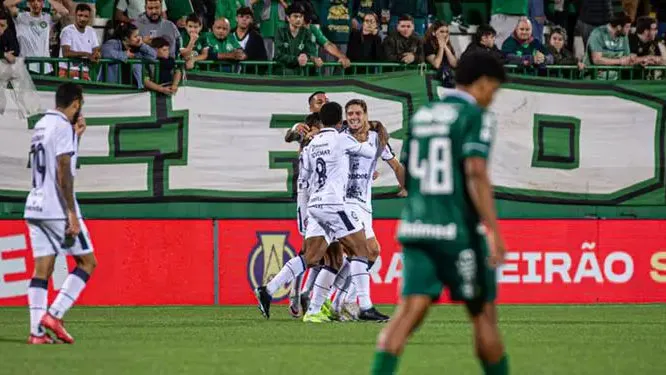 Imagem ilustrativa da notícia: Clube do Remo perde Luan Martins após fratura no pé esquerdo