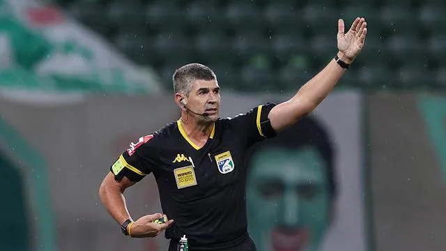 Imagem ilustrativa da notícia: Paysandu aciona CBF e pede troca de árbitro contra o Coritiba
