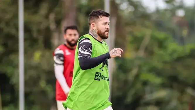 Imagem ilustrativa da notícia: Claudinei revela esforço de Rossi e destaca compromisso no Paysandu
