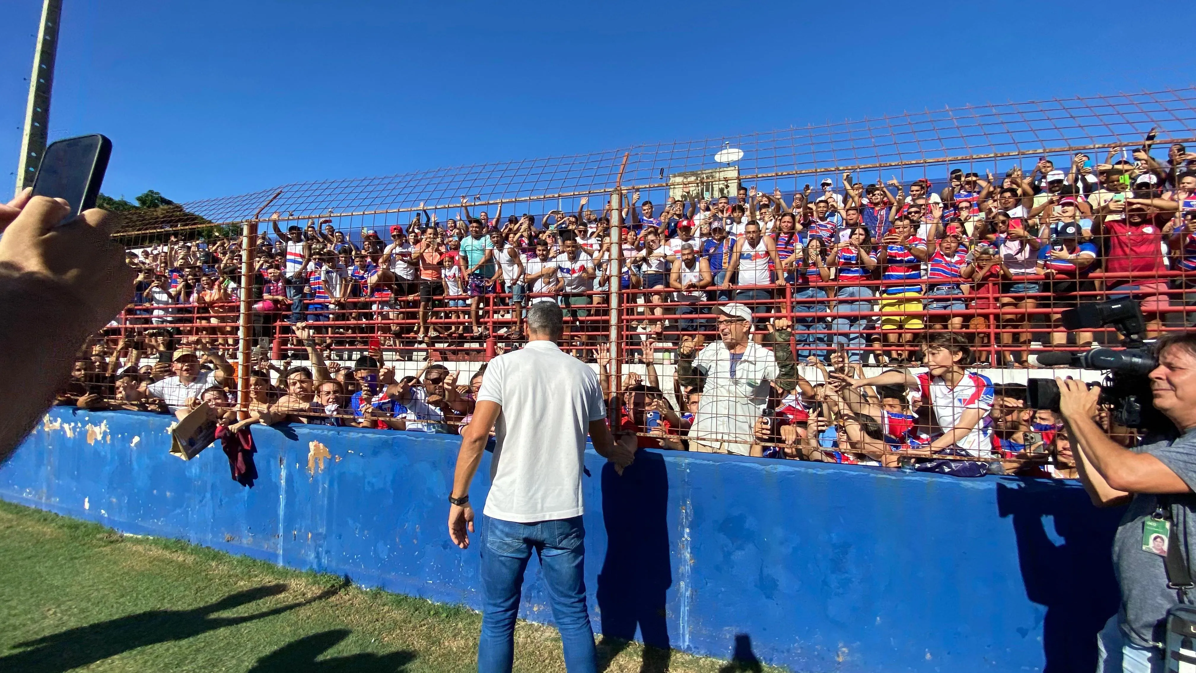 Imagem ilustrativa da notícia: Vojvoda chora na despedida e torcida do Fortaleza pede: "fica"