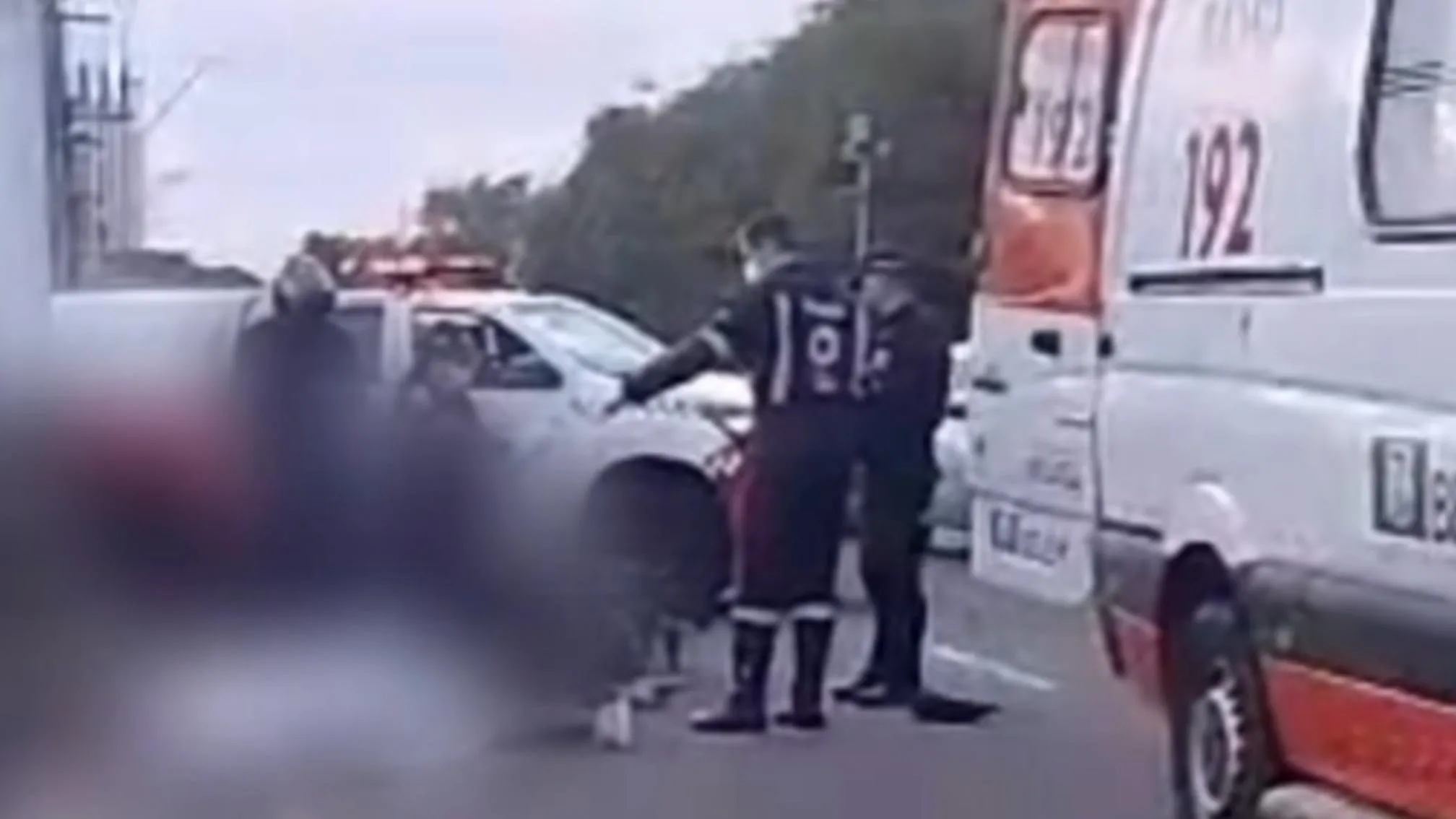 Imagem ilustrativa da notícia: Mulher bate com motocicleta em poste e morre em avenida de Belém