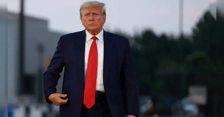 Imagem ilustrativa da notícia: Trump anuncia tarifas de 30% para UE e México e ameaça retaliação 