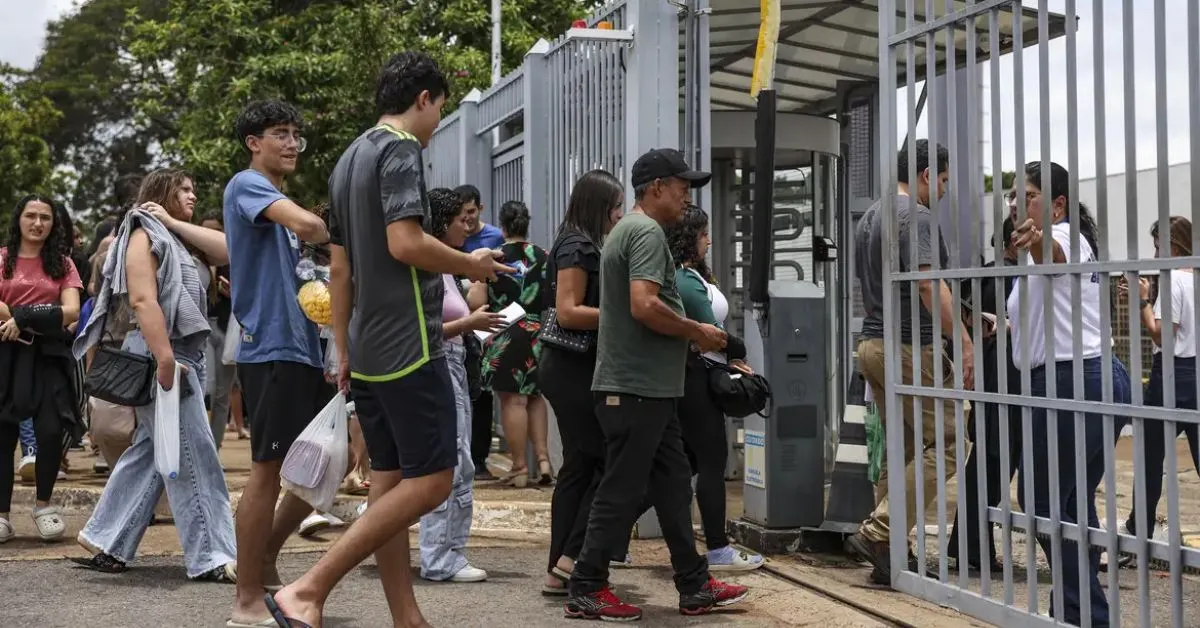Imagem ilustrativa da notícia: Quer trabalhar no Enem com diária de até 864 reais? Veja como!