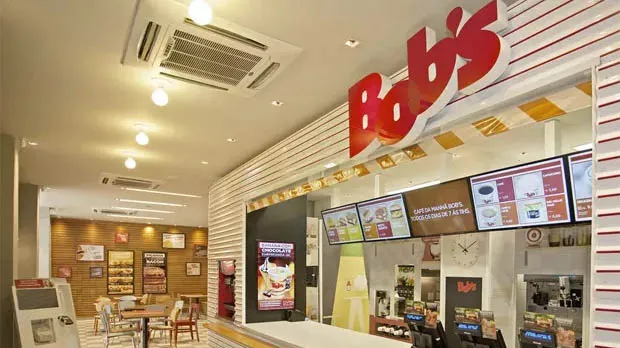 Imagem ilustrativa da notícia: Bob’s inaugura loja futurista com robô que prepara o milk-shake
