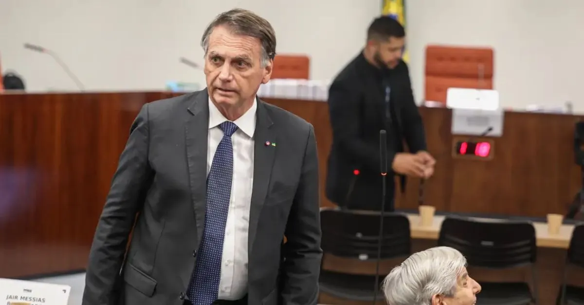 Imagem ilustrativa da notícia: Indulto a Bolsonaro terá caso Daniel Silveira como base para intervenção do STF