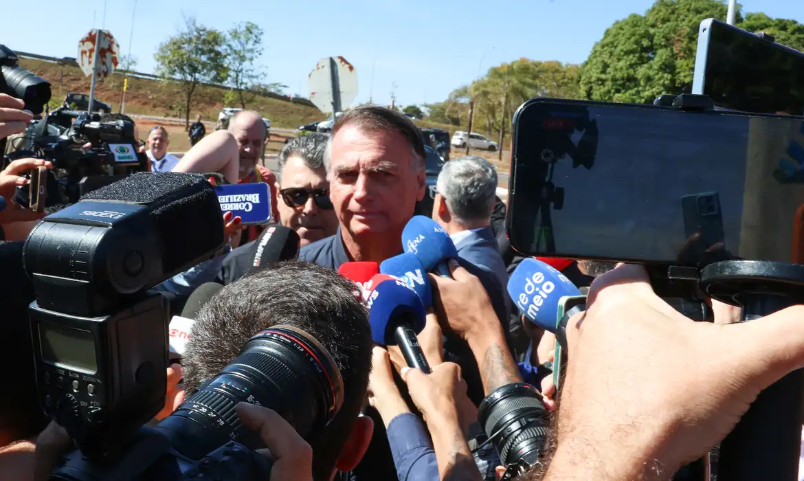 Imagem ilustrativa da notícia: Após botar tornozeleira, Bolsonaro pode ser preso a qualquer momento?