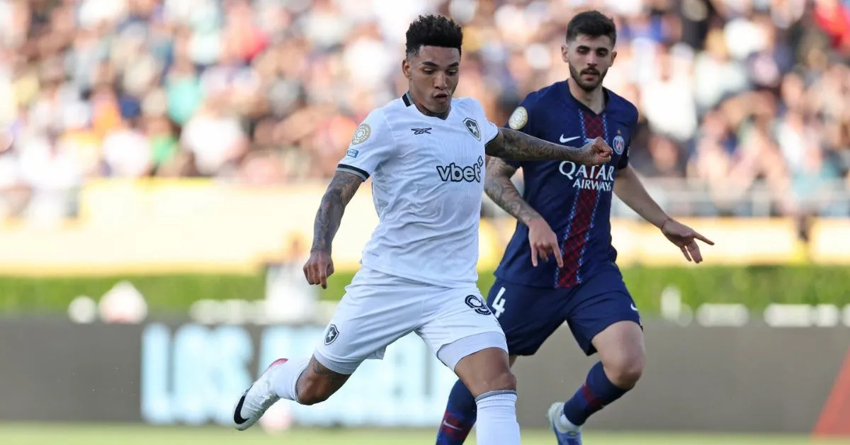 Imagem ilustrativa da notícia: PSG repete estratégia e “entrega” a bola ao Botafogo logo na saída de jogo