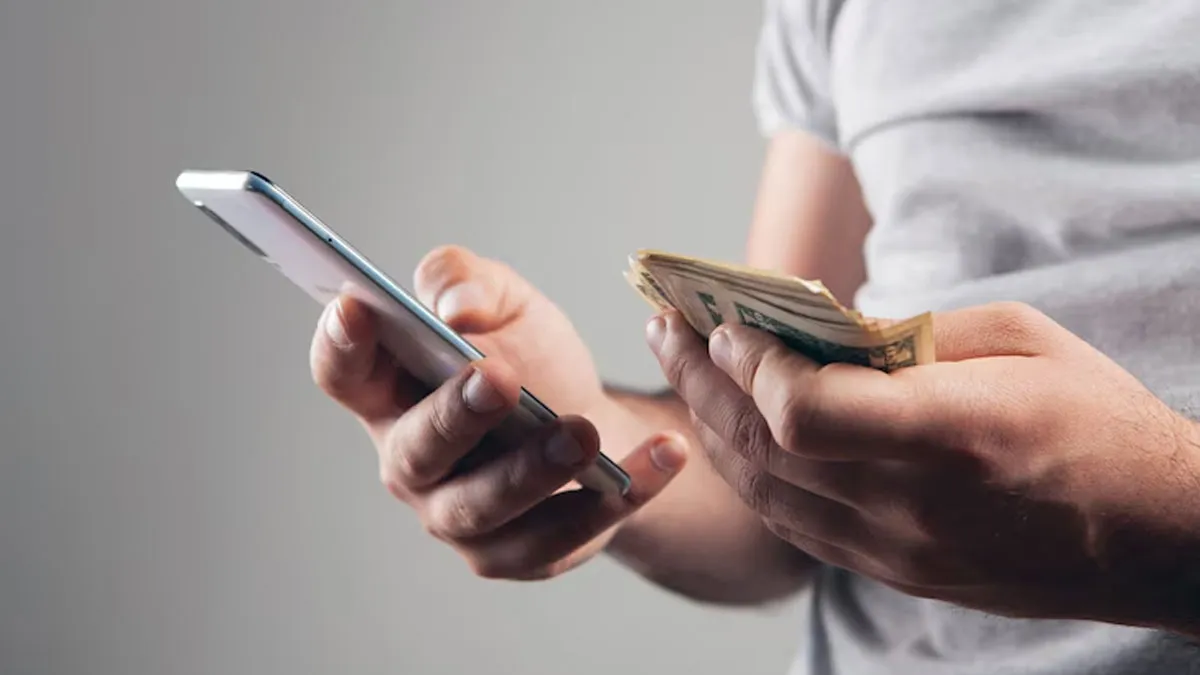 Imagem ilustrativa da notícia: Só com o celular! Veja 13 formas de fazer dinheiro na internet sem investir nada